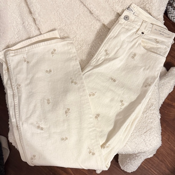 Abercrombie & Fitch Denim - Abercrombie & Fitch Cream Relaxed Jeans